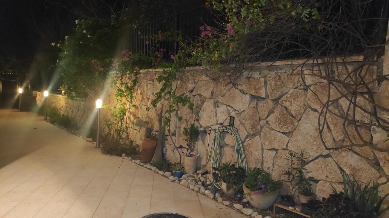 בית האומנים Artist Home Neve Ilan Exteriér fotografie
